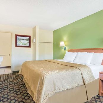 Days Inn by Wyndham Ashburn - Guest room - Hotels Near Me - Ashburn, Georgia Days Inn by Wyndham Ashburn - Guest room - Hotels Near Me - Ashburn, Georgia