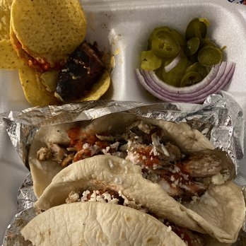 TRU Bar-B-Que & Catering - ows a tray of food - Food Trucks Near Me - Austin, Texas TRU Bar-B-Que & Catering - ows a tray of food - Food Trucks Near Me - Austin, Texas
