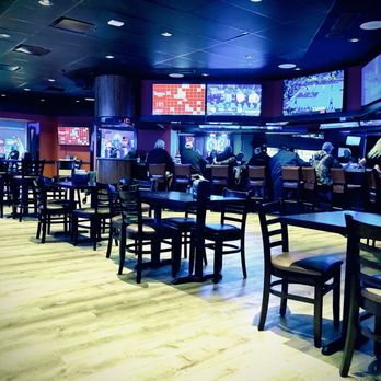 Brickyard Grill - Waiting/seating area with adjacent bar - American Near Me - Sparks, Nevada