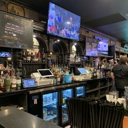 HMD Bar & Grill - Awesome bar area!