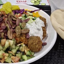 Garbanzo Mediterranean Fresh - Vegetarian plate & Pita