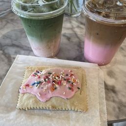 Rosy cozy matcha, Pink Mocha, vegan pop tart