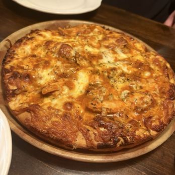 The Big Cheese & Pub - Buffalo chicken pizza - Pizza Near Me - Cranston, Rhode Island