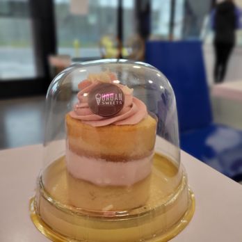 Urban Sweets - Mini cake - Ice Cream & Frozen Yogurt Near Me Urban Sweets - Mini cake - Ice Cream & Frozen Yogurt Near Me