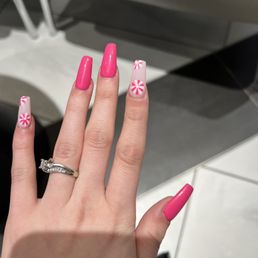 Pink acrylic nails w/ gel polish Pink acrylic nails w/ gel polish