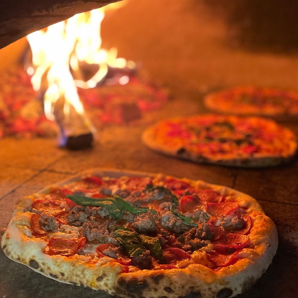 PIZZA ALL’ANTICA Updated August 2024 25 Photos Manotick, Ontario Pizza Restaurant