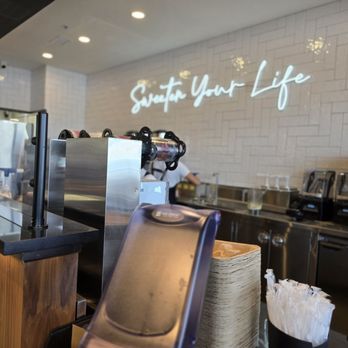 85°C Bakery Cafe-Niles - Beverage station - Bakeries Near Me - Niles, Illinois