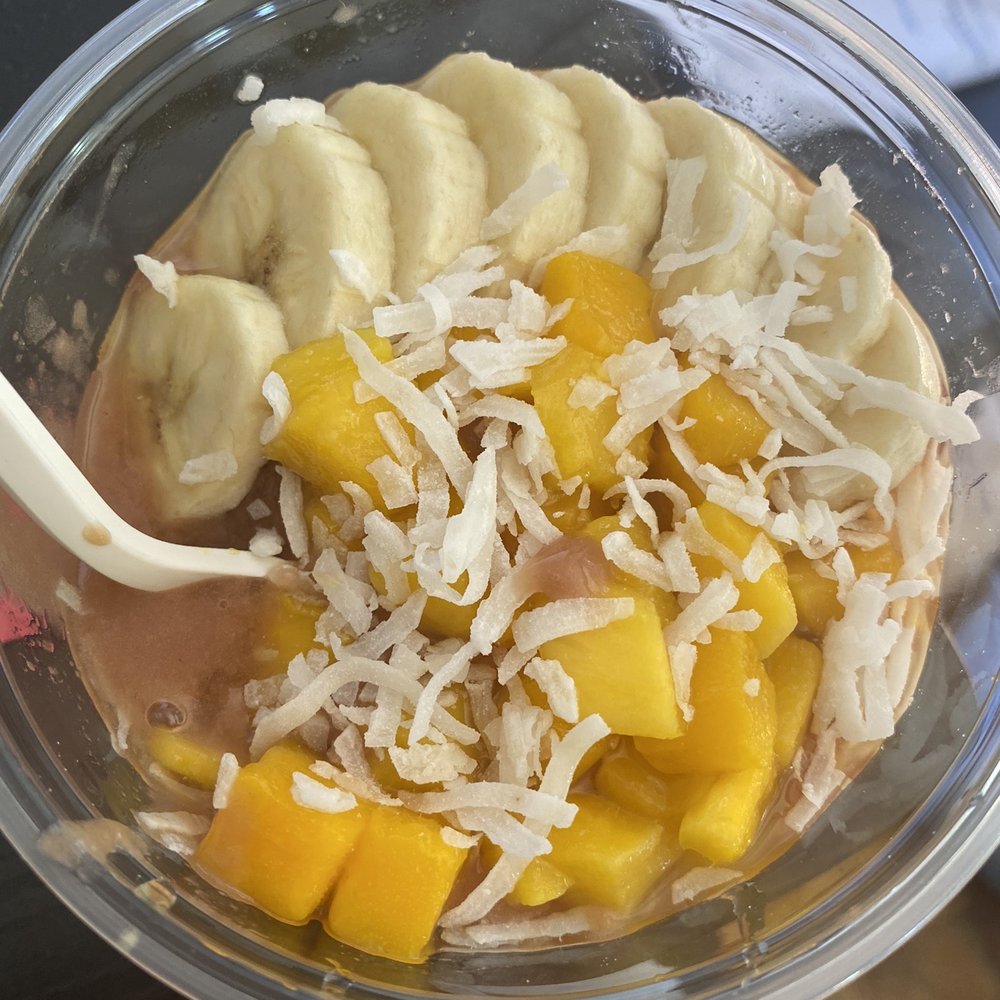 Mango açaí bowl