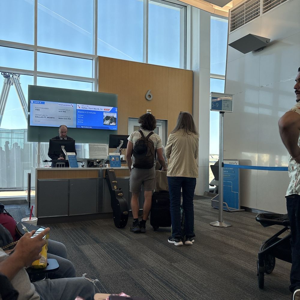 Frederick W. Smith International Airport - MEM - delayed flights today. - Airports Near Me - Memphis, Tennessee