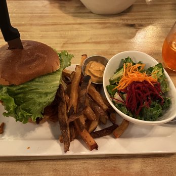MeeT in Yaletown - Comfort Food Near Me - Vancouver, British Columbia