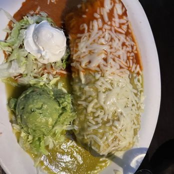 Los Compadres - Vegetarian burrito - Mexican Near Me - Long Beach, California