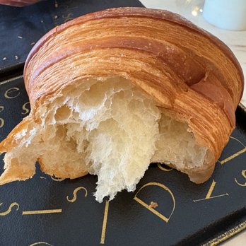 Delysees - Desserts Near Me - Toronto, Ontario