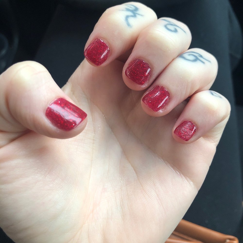 My pinky nail is odd I don't think it settles properly My pinky nail is odd I don't think it settles properly