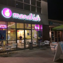 Menchie's Frozen Yogurt - Outside