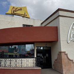 Arturo's - Storefront