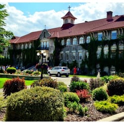 St Eugene Golf Resort Casino - Photo of the main entrance. Beautiful grounds!