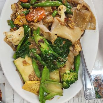 Erawan Thai - Pad see ew - Thai Near Me - Columbus, Ohio