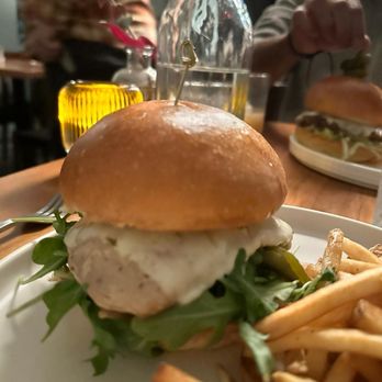 Saltbreaker - Grilled chicken sandwich - Cocktail Bars Near Me - Alameda, California