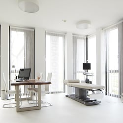 bones & brain: Dr. med. & Dipl.-Sportwiss. Boris-G. Böttenberg - Behandlungszimmer - Orthopäde Dr.med. Boris-G. Böttenberg - Privatpraxis für Orthopädie in Köln