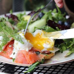 Juicy Kitchen - Smoked Salmon Benedict ($16) - poached eggs, fresh dill, capers, house lemon dill aioli, sauteed spinach on house made corn cakes