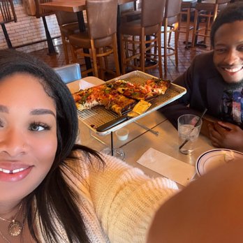 COMO's Restaurant - LGBT (Large) - Pizza Near Me - Ferndale, Michigan