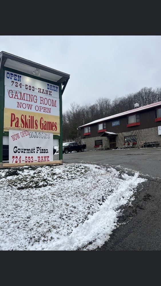 HANKS GOURMET PIZZA 339 PA711, Jones Mills, Pennsylvania Pizza