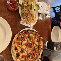 Speducci Mercatto - Calamari and the Veggie pizza