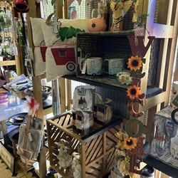 589 Flea Market - So many treasures