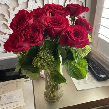 Cameo Heights Mansion - Roses in our room - Bed & Breakfast Near Me - Touchet, Washington