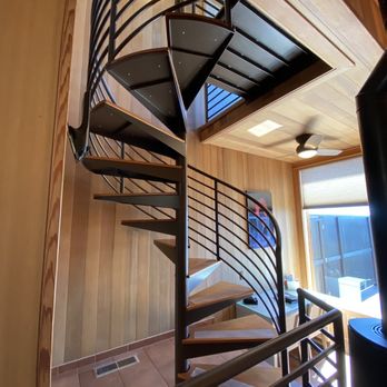 Sacred Rock Inn - Staircases to soaking tub - Resorts Near Me - Elk, California