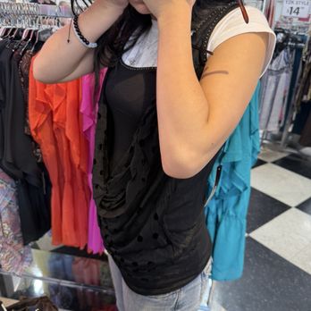 Y2KLA - This was the only shirt my daughter thought might be cute and it just wasn't - Women's Clothing Near Me - Los Angeles, California