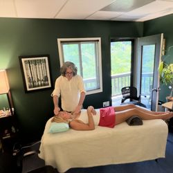 Prodigy Healing - Jamie performing reiki at a Prodigy Reiki class