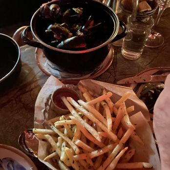 Zizou - Mussels and fries - French Near Me - Los Angeles, California Zizou - Mussels and fries - French Near Me - Los Angeles, California