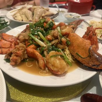 Great Wall Cuisine - Lobster Yee Mein - Dim Sum Near Me - Phoenix, Arizona Great Wall Cuisine - Lobster Yee Mein - Dim Sum Near Me - Phoenix, Arizona