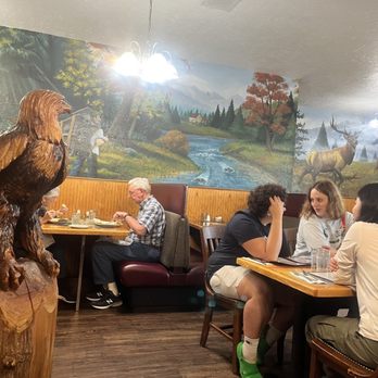 The In Place - Inside - American Near Me - Forks, Washington