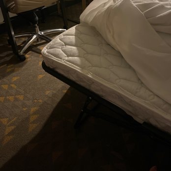 Holiday Inn Overland Park-Conv Ctr - Can see how unstable the mattress is. Bending before any weigh is added. - Hotels Near Me - Leawood, Kansas Holiday Inn Overland Park-Conv Ctr - Can see how unstable the mattress is. Bending before any weigh is added. - Hotels Near Me - Leawood, Kansas