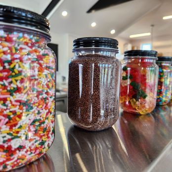 Seaside Scoops & Grille - Toppings display - Ice Cream & Frozen Yogurt Near Me - Bourne, Massachusetts