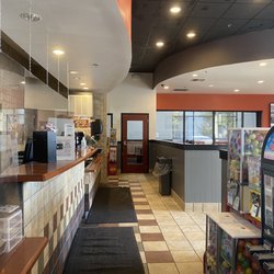 Round Table Pizza - Inside store