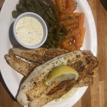 Cheddar's Scratch Kitchen - Grilled White Fish yummy - American Near Me - Katy, Texas