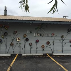Big Mountain Thrift - Be Unique