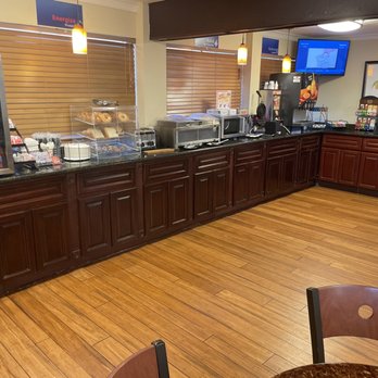 Best Western Desert Winds - Breakfast area - Hotels Near Me - Mojave, California Best Western Desert Winds - Breakfast area - Hotels Near Me - Mojave, California
