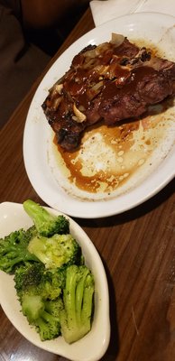 Lucky's Steakhouse by null