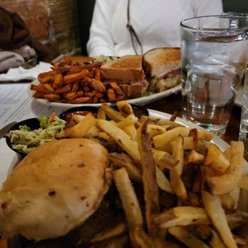 Train Wreck Bar - Smoked brisket - Sports Bars Near Me - Burlington, Washington Train Wreck Bar - Smoked brisket - Sports Bars Near Me - Burlington, Washington