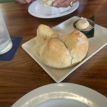 Tommy Bahama - Dinner Bread - New American Near Me - Kamuela, Hawaii Tommy Bahama - Dinner Bread - New American Near Me - Kamuela, Hawaii