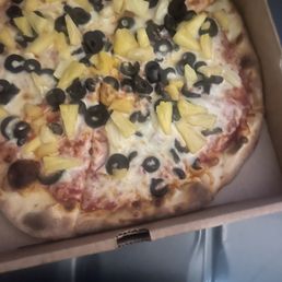 Pizza I did not order!! Not pepperoni and sausage. Pizza I did not order!! Not pepperoni and sausage.