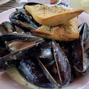 Red Rooster Bistro - New American Near Me - Cutchogue, New York