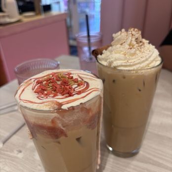 Quiero Brunch - Fresas con crema & Horchata Latte - Mexican Near Me - Temecula, California Quiero Brunch - Fresas con crema & Horchata Latte - Mexican Near Me - Temecula, California