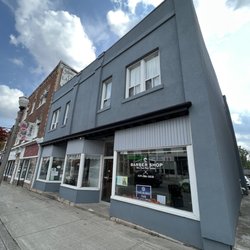 Main St Cafe - Outside with no signage