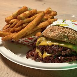 Smash burger with seasoned fries 10/10