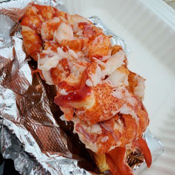 Red's Eats - Giant lobster roll - Seafood Near Me - Wiscasset, Maine Red's Eats - Giant lobster roll - Seafood Near Me - Wiscasset, Maine